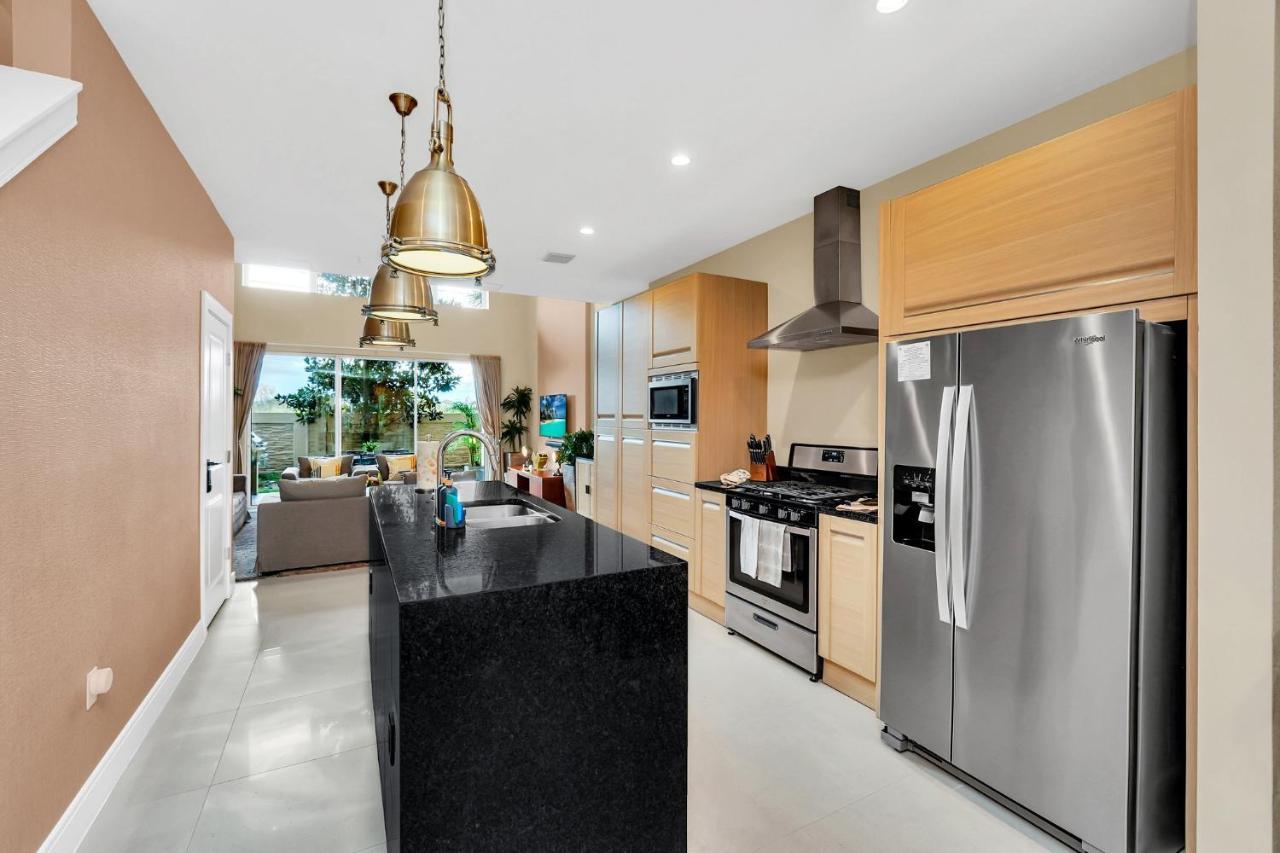 Luxury Villa Less Than A Mile From Disneyworld -Bonus Elevator- Orlando Exteriör bild
